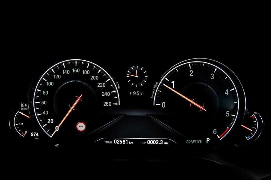 Панель приборов BMW 520d Touring Luxury Line 2017 года  (WW) (фото 33 из 40)
